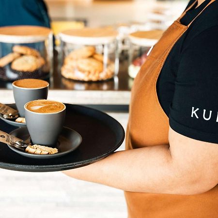 Hotel Pullman Auckland Airport Extérieur photo A server holding a tray of coffee
