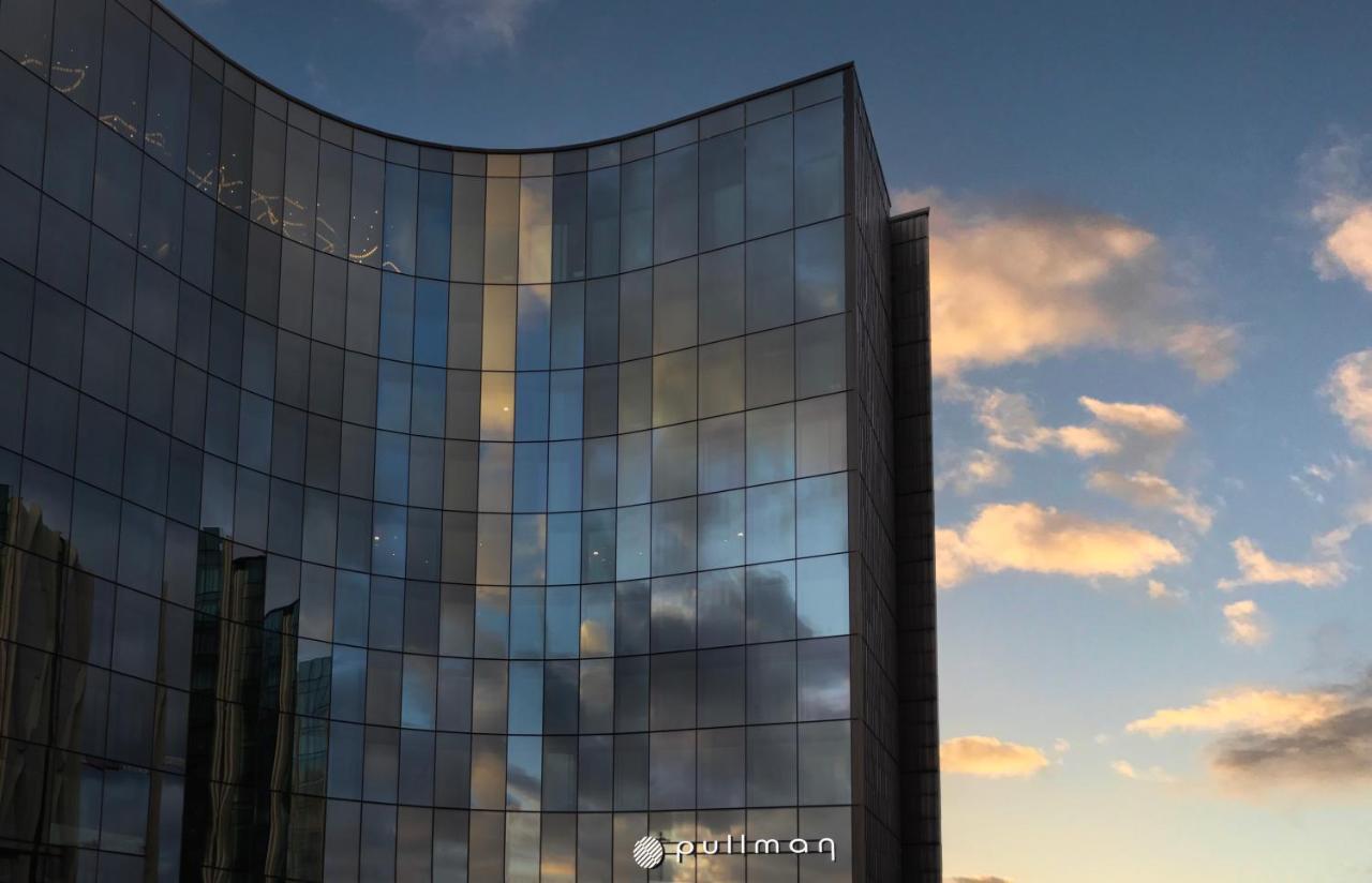 Hotel Pullman Auckland Airport Extérieur photo The building at sunset